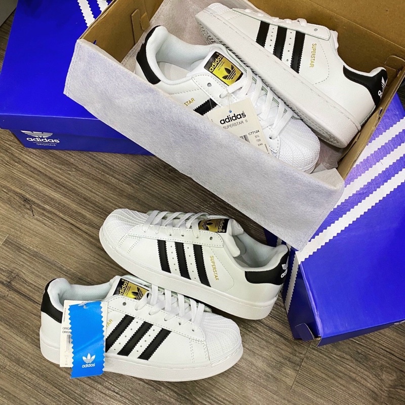 Giày thể thao Adidas mũi sò