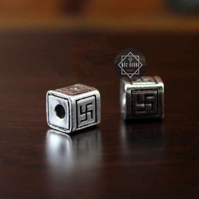 Charm bạc vuông chữ vạn - MH220