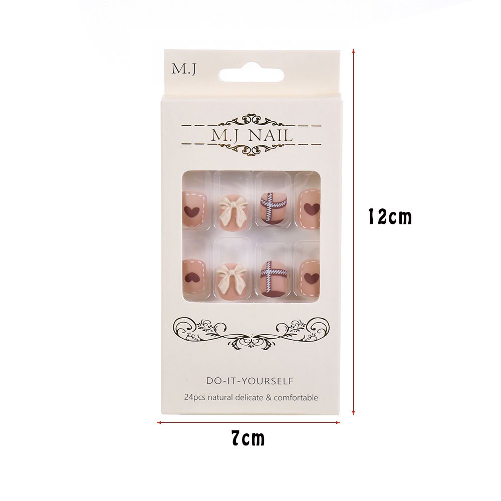 Móng tay giả họa tiết trái tim đính nơ xinh xắn