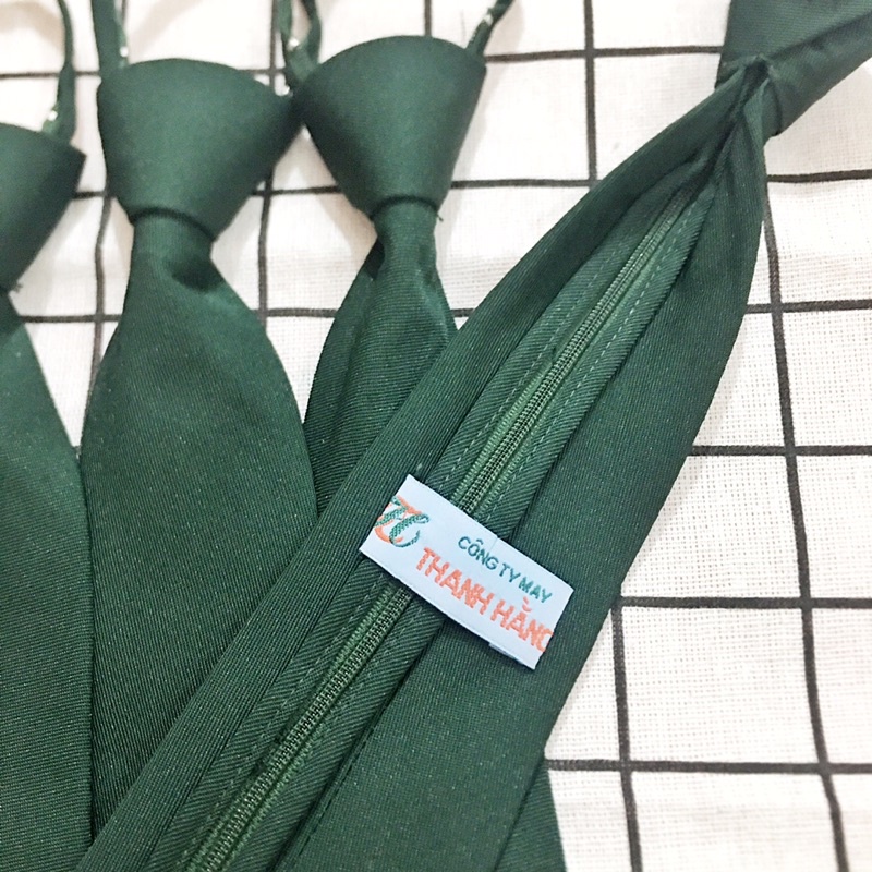Cà vạt nam xanh oliu thắt sẵn tiện dụng