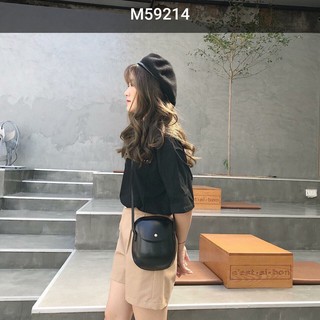 set short nude áo đen chữ