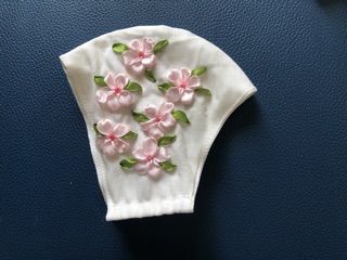 Khẩu trang thêu handmade