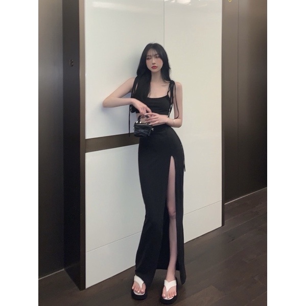 SET ÁO CROPTOP ĐEN CỘT DÂY VAI + CHÂN VÁY XẺ TÀ ĐEN (TH)