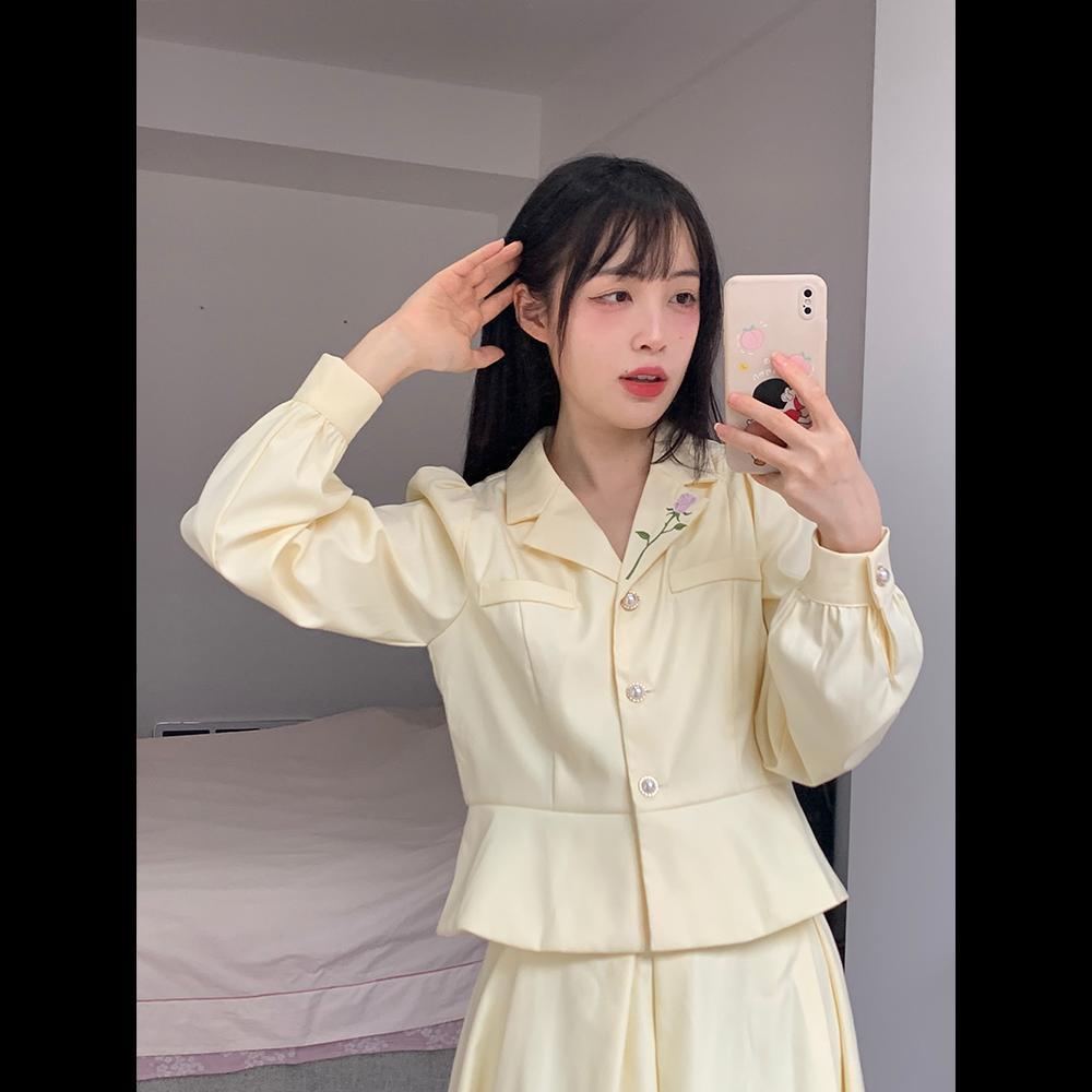 Bộ đầm hai mảnh kiểu vest cài nút dáng ôm thời trang xuân thu phong cách Pháp retro thêu họa tiết hoa hồng dành cho nữ | BigBuy360 - bigbuy360.vn