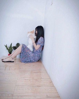Váy tím thắt đai