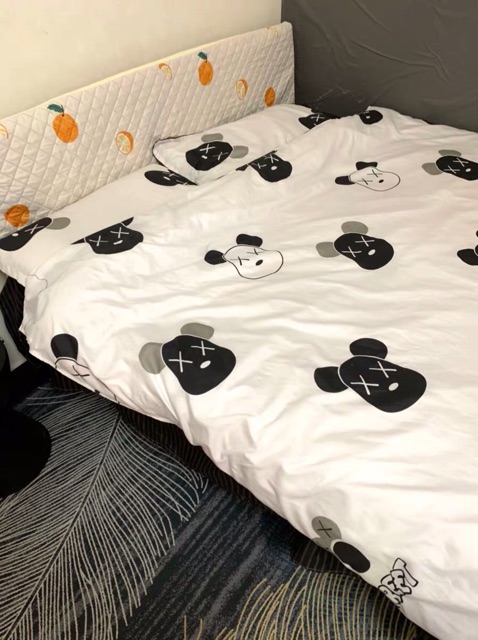 Set Chăn Ga Kaws Trắng Cotton Poly Độc Chất Bền Đẹp (Shinbedding.shop)