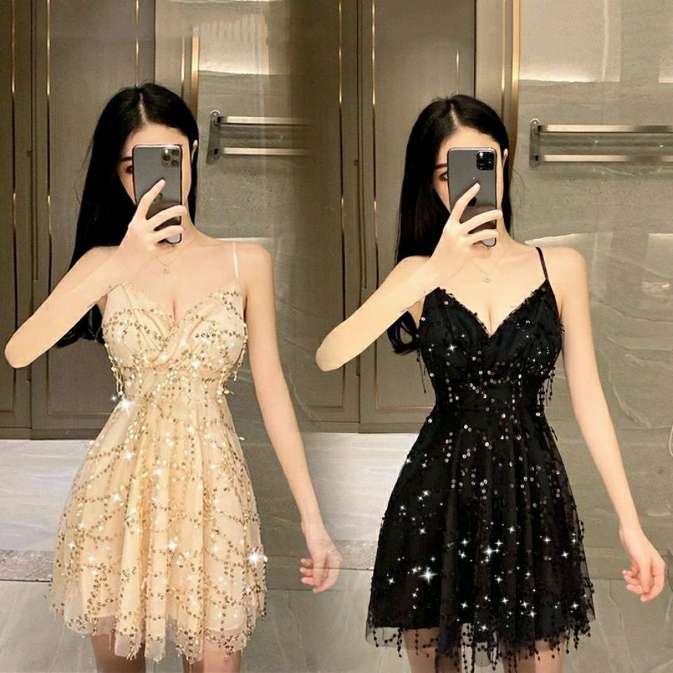 Ngôi sao mới nổi đình đám với chiếc váy dây đan dây cùng tính khí hộp đêm cổ áo lưới đính sequin váy ngắn váy ngắn