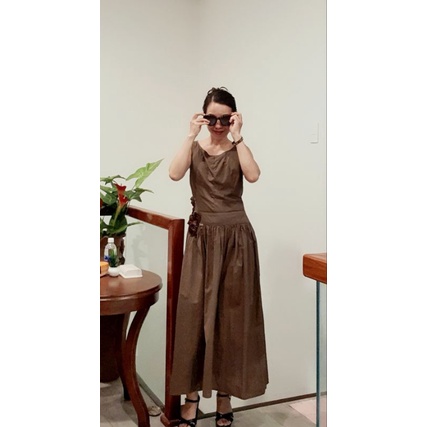 Đầm maxi sát nách vải xô nâu nhún eo