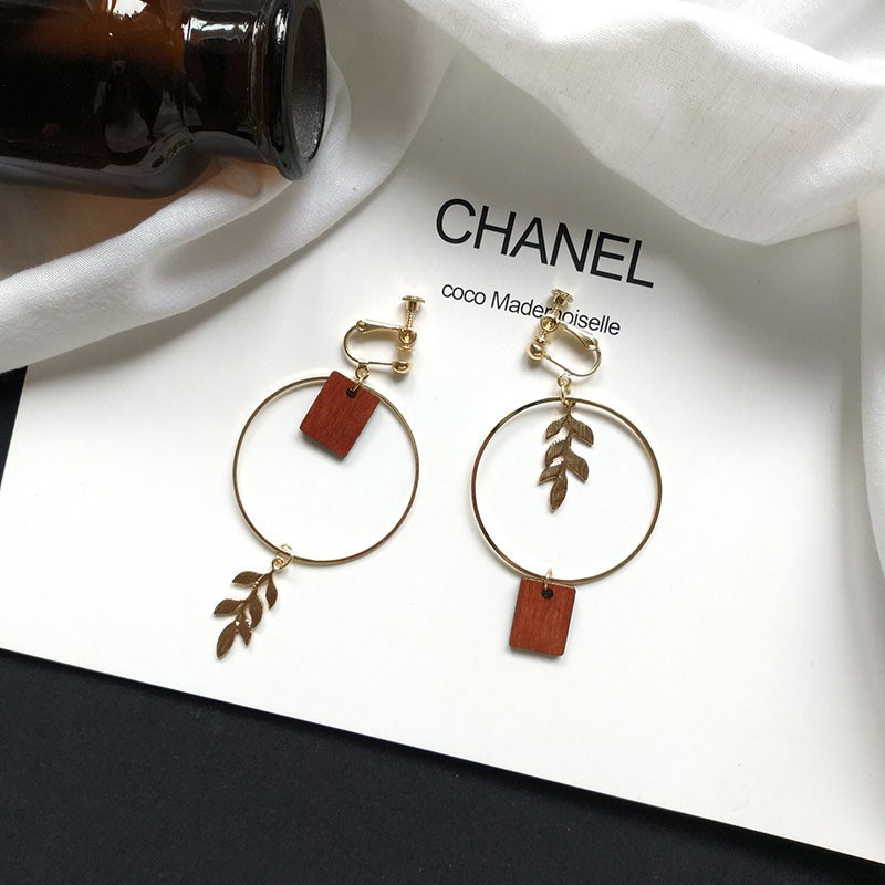 Bông Tai Hình Chiếc Lá Phong Cách Retro Hàn Quốc A187