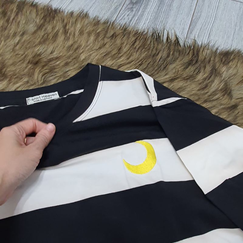 Áo thun tay dài kẻ sọc ngang thêu mặt trang form rộng