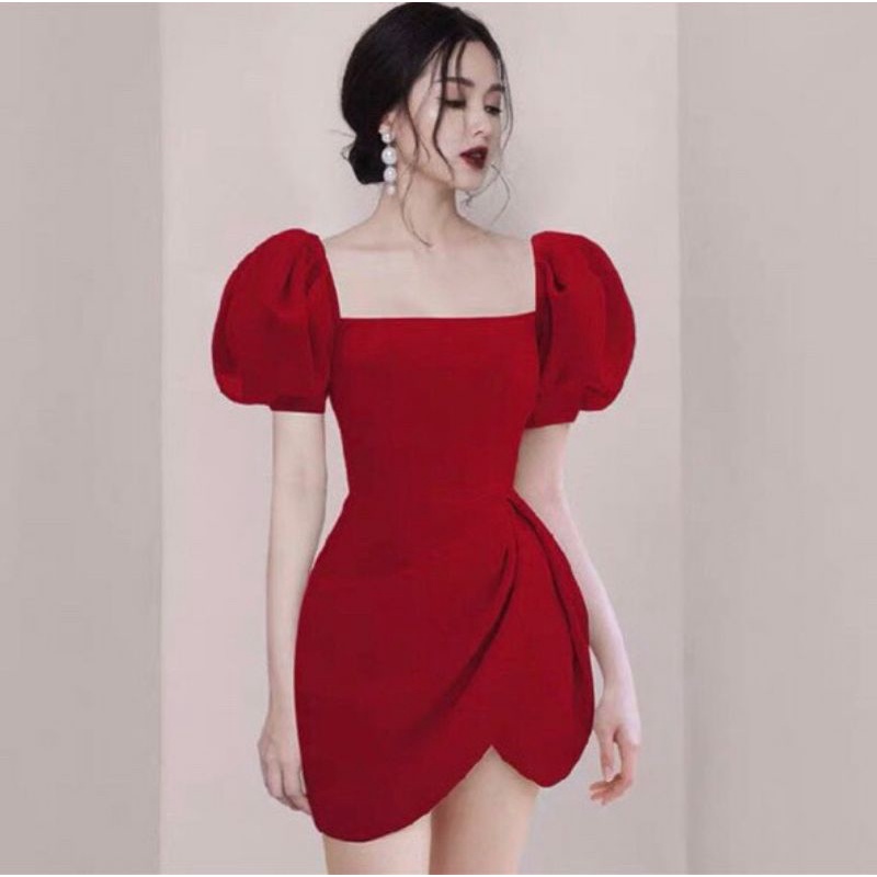 ĐẦM ĐỎ có đệm ngực CỔ VUÔNG TAY  PHỒNG TÀ LỆCH