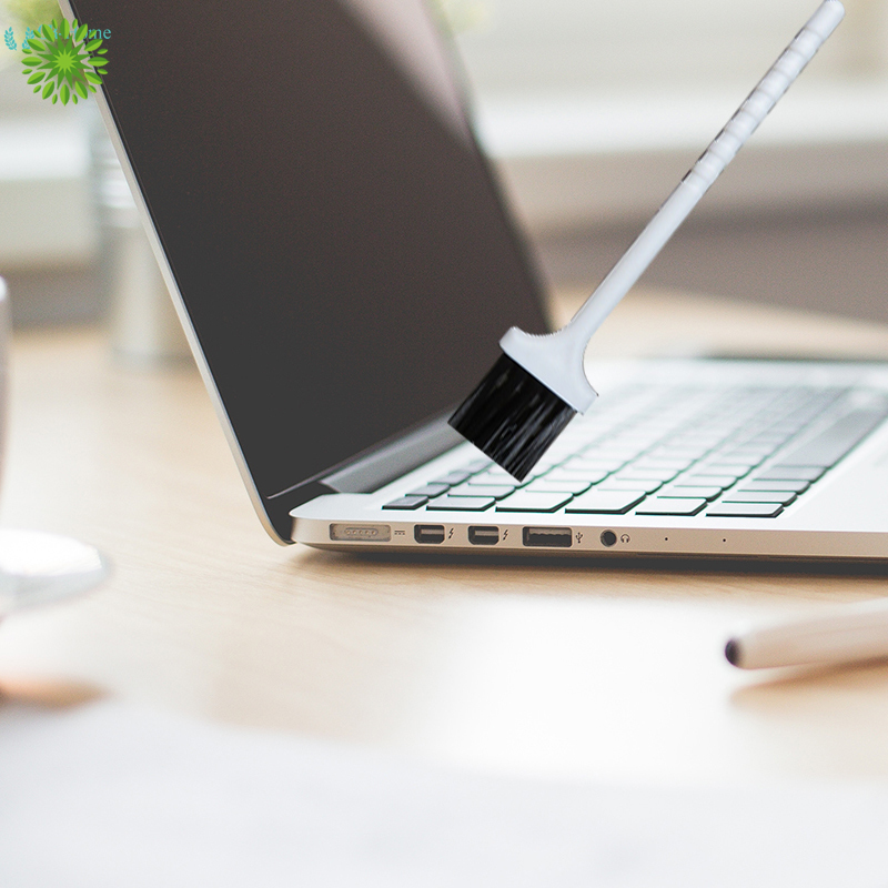 Bàn chải làm sạch bụi và bàn phím chuyên dụng