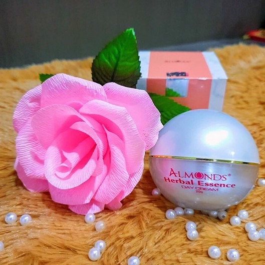 Kem dưỡng da ban ngày hạnh nhân nâng tone, dưỡng trắng ALMONDS