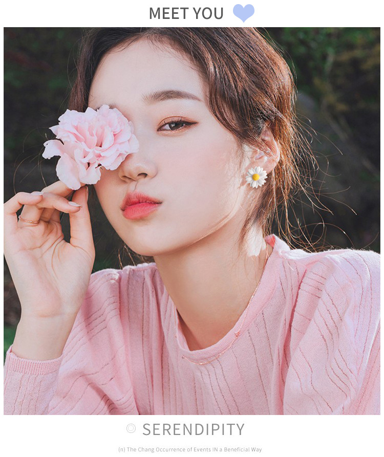 Bông Tai Hình Hoa Cúc Xinh Xắn Dành Cho Nữ