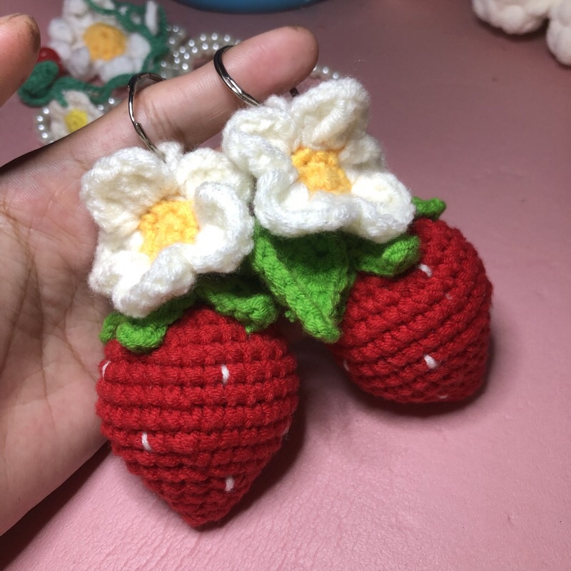 Móc khoá quả dâu tây handmade