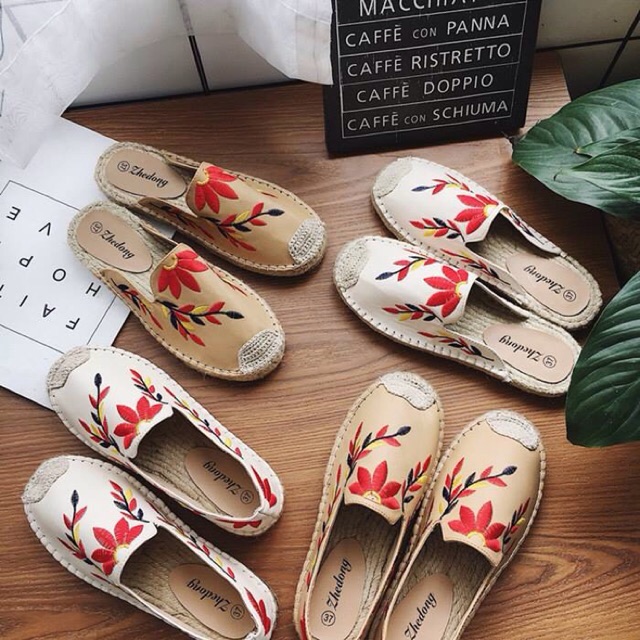 Sục thêu hình lá (có 3 màu)