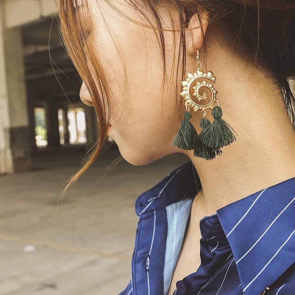 Khuyên tai tua rua xoắn ốc