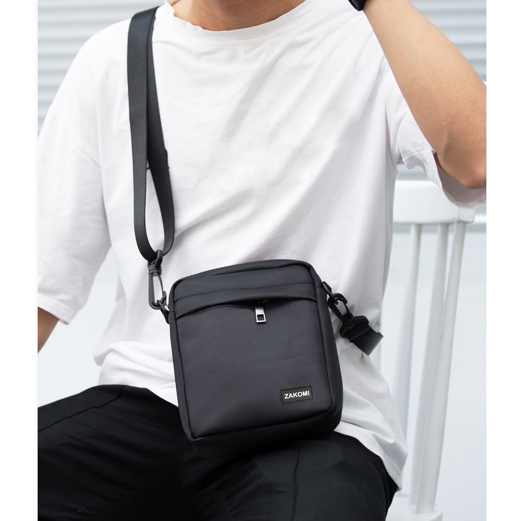 Túi đeo chéo mini Zakomi màu đen, kích thước nhỏ gọn, chống nước - thiết kế Unisex phù hợp chp cả nam và nữ