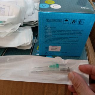 1 hộp kim cannula đầu tù 22G-50mm hãng Time Machine, Hàn Quốc, giá 700.000 đồng, kim chuyên dụng để tiêm filler ở spa.