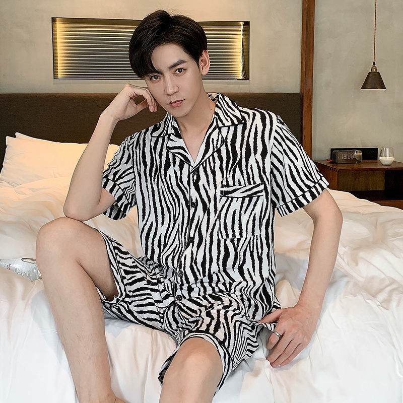 Bộ đồ ngủ tay ngắn vải lụa mỏng nhẹ in họa tiết hoạt hình dễ thương thời trang xuân hè dành cho nam