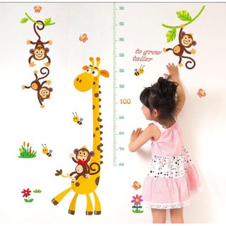 decal dán tường thước đo hươu cao cổ kết hợp khỉ leo cây