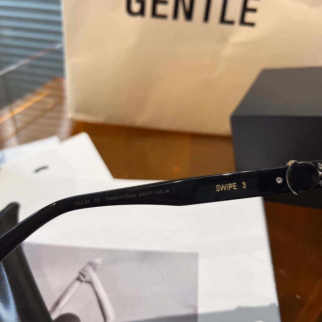 Moncler Kính Mát Gọng Vuông Phẳng swipe 3 01-2022 Thời Trang Cho Nữ