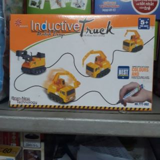 Bộ đồ chơi xe tăng, xe cẩu  chạy theo hình vẽ
