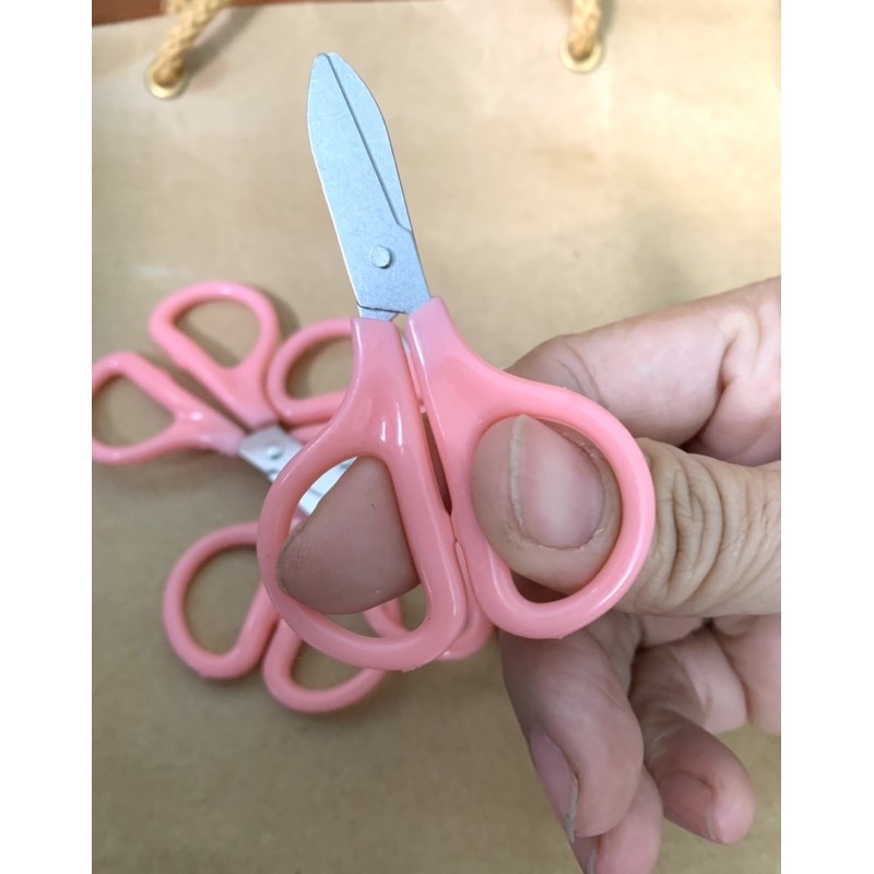 Kéo cắt mini.