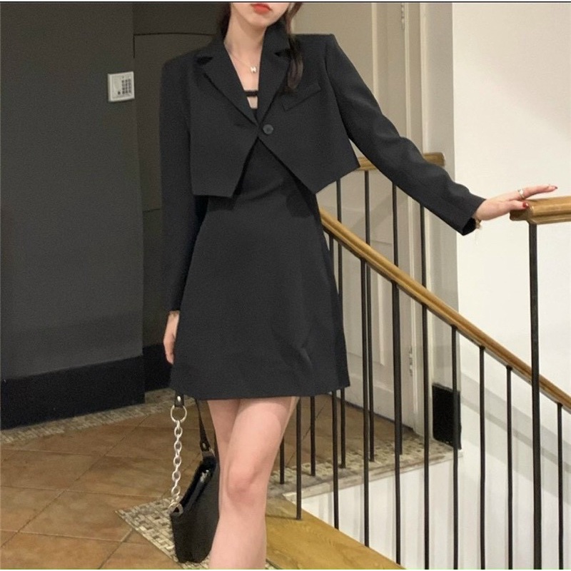 SET ĐẦM ĐEN 2S NGANG KÈM KHOÁC CROP VEST