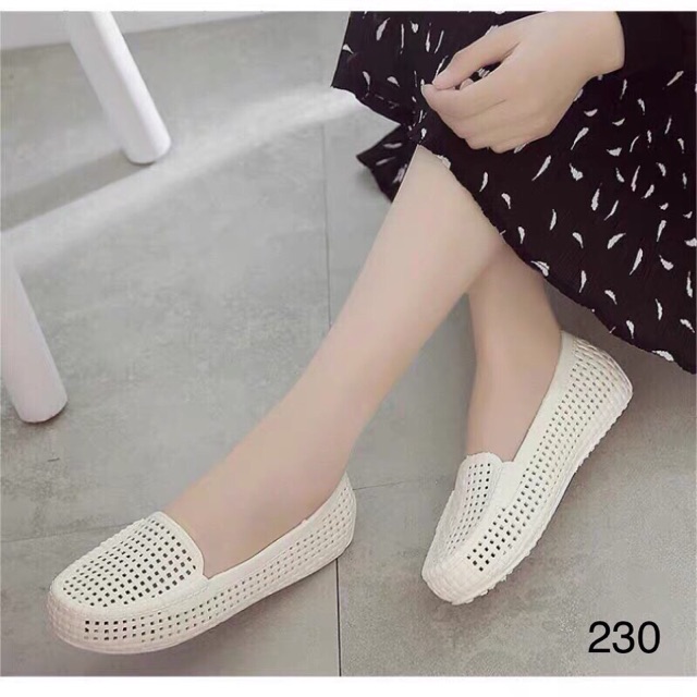 Giày slipon nhựa lưới mã 230