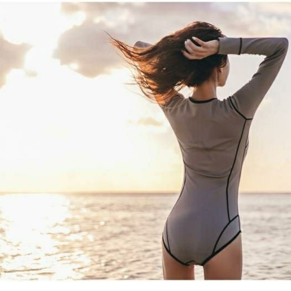 Đồ bơi một mảnh tay dài ôm ngực gợi cảm thời trang mùa xuân nóng bỏng cho nữ