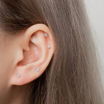 Khuyên tai Chữ U trong suốt nhựa sinh học - Khoen Store