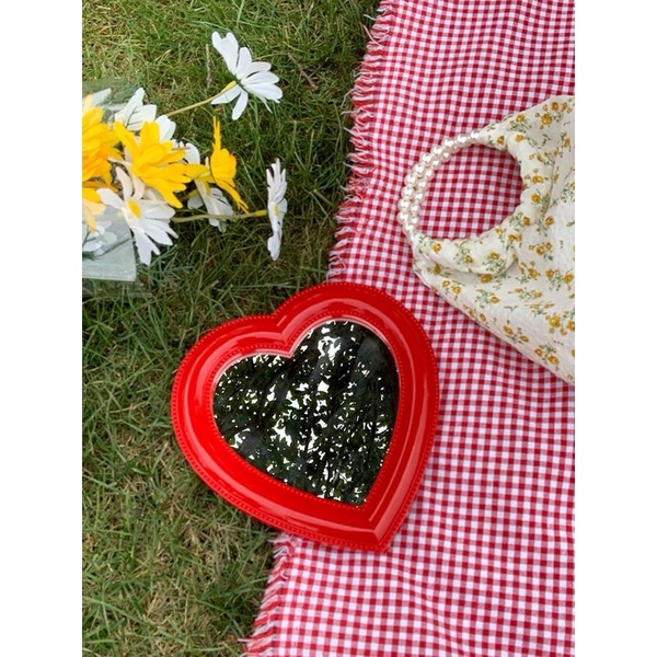 Gương trái tim để bàn treo tường