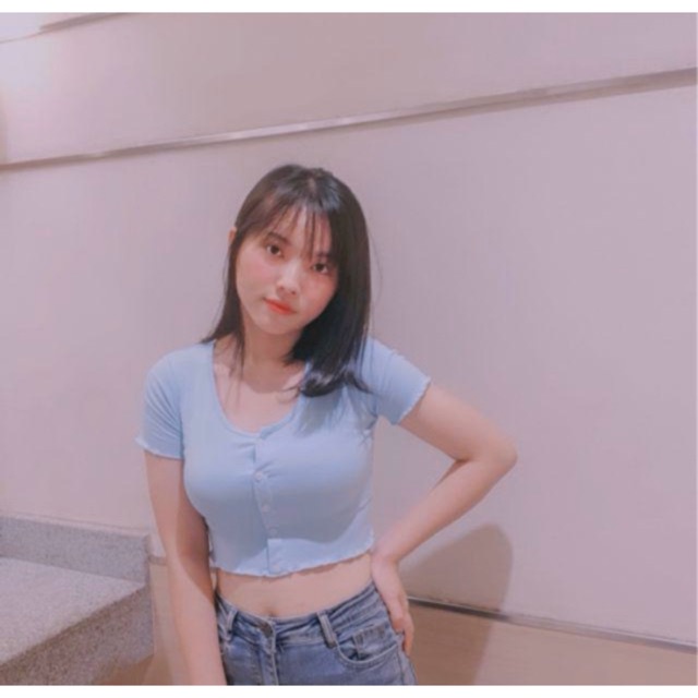 Áo croptop cúc dọc xanh baby - Croptop 5 cúc bozip màu xanh