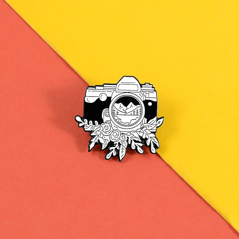 Huy hiệu cài áo hình máy ảnh bằng kim loại