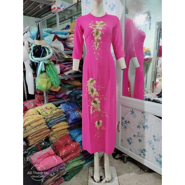 Áo thêu trên nền vải tằm ý