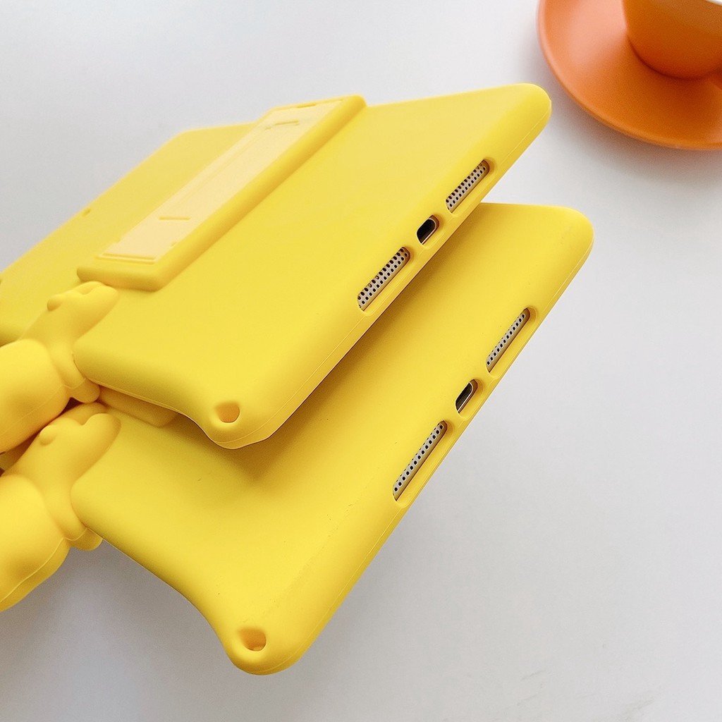 Ốp máy tính bảng silicon hình Winnie the Pooh kèm giá đỡ cho IPAD 2 3 4 MINI 3 2 1 4 5 2017 2018 9.7 10.5 AIR PRO 2019 | BigBuy360 - bigbuy360.vn
