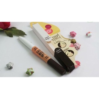 Bút Highlight Cathy Doll bao gồm 2 đầu, một đầu dùng để kẻ sống mũi, tạo khối cho mũi, giúp mũi của bạn cao, thanh thoát