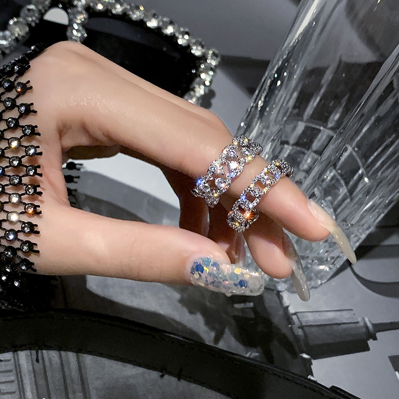 Nhẫn đính đá zircon thời trang sành điệu