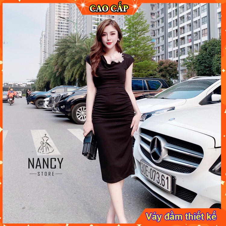 Đầm thiết kế cao cấp dáng dài, tay ngắn sang chảnh dự tiệc màu đen giúp chị em nổi bật giữa đám đông