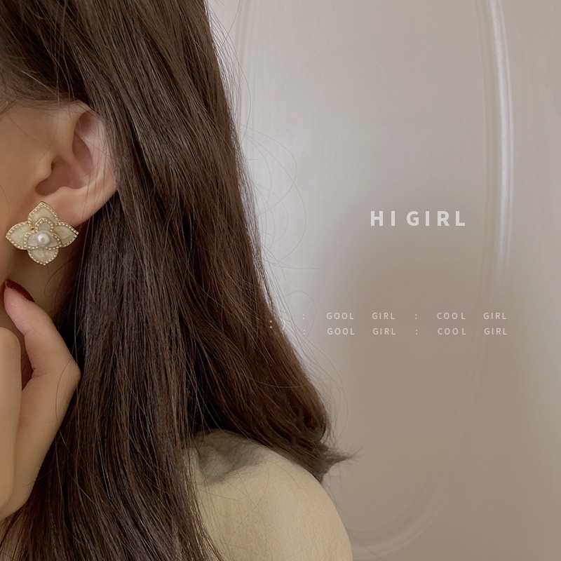 Khuyên Tai Hình Hoa Trà Đính Ngọc Trai Thời Trang