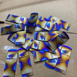 Tem titan cánh chim đồng hồ