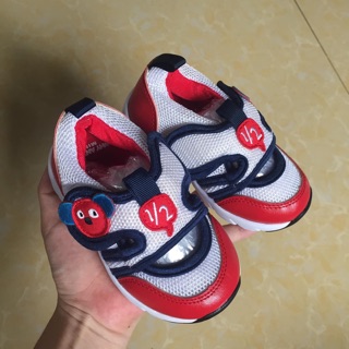 Giày tre em
