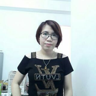 Áo trễ vai đính đá