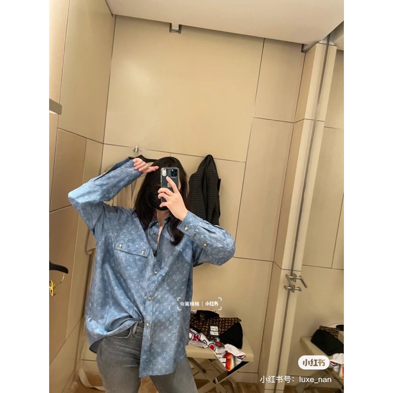 Áo sơ mi dài tay vải denim bò in hoạ tiết nam nữ đều mặc được louis vuitton LV