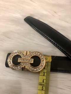 Nịt nữ bản 2,5cm. Mặt logo đính đá chìm