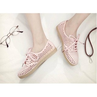 Giày đục lỗ đi mùa hè