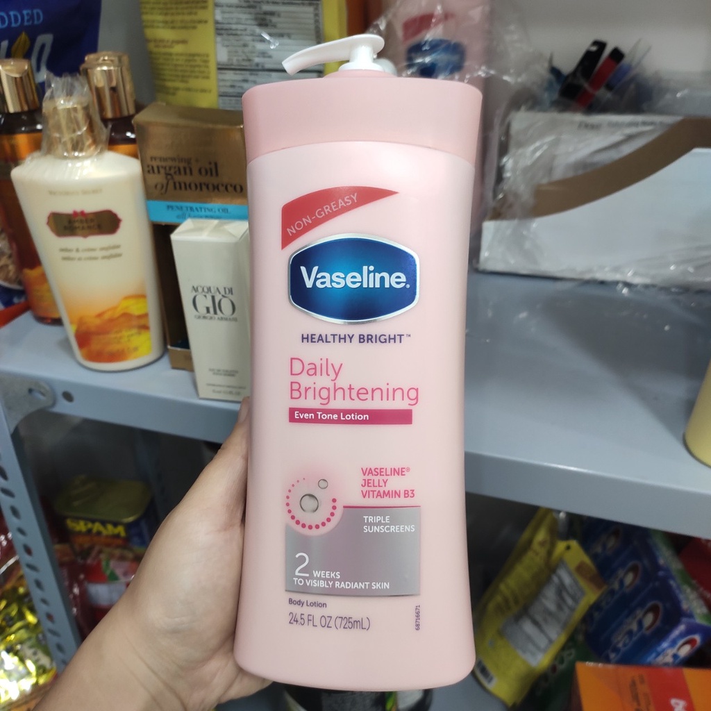 Sữa dưỡng thể Vaseline 725ml giúp làn da khô ráp trở nên mềm mại mịn màng hơn - EDS Hàng Mỹ