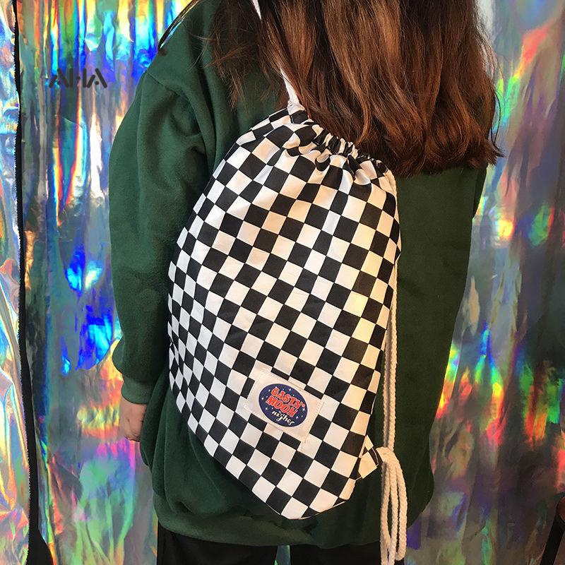 Ba Lô Dây Rút Họa Tiết Sọc Caro Trắng Đen Phong Cách Retro