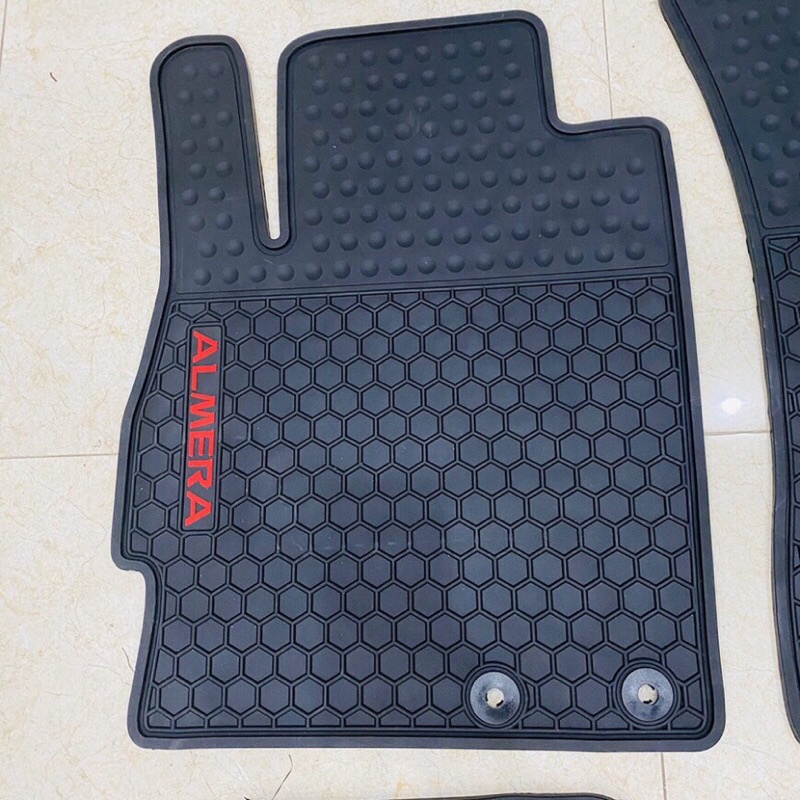 Thảm lót sàn cao su xe Nissan Almera màu đen